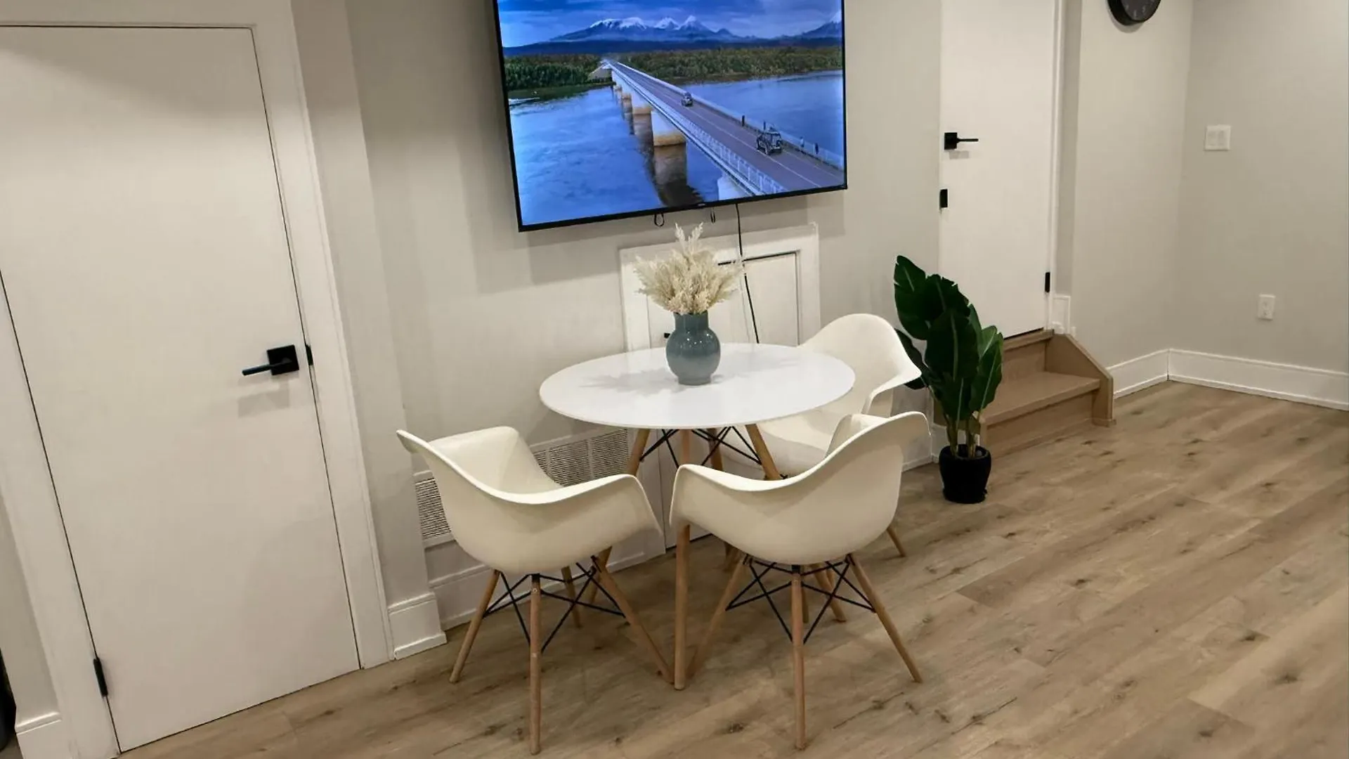 1-Bedroom Apartment Downtown تورونتو